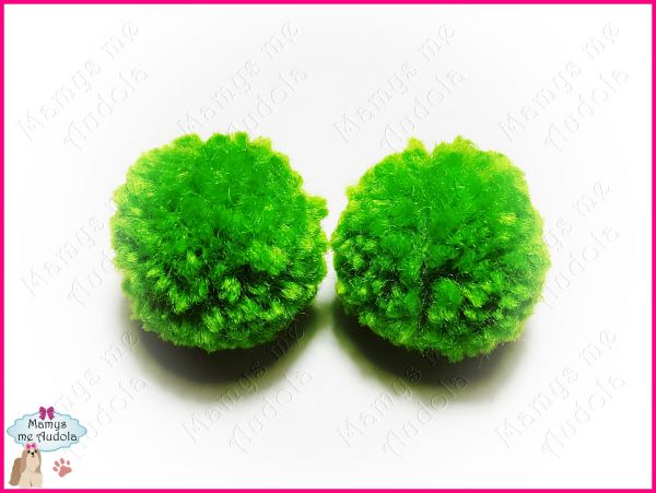 Pom Pons de Lã Verde