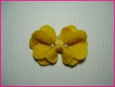 Laço Flor de Feltro Amarelo
