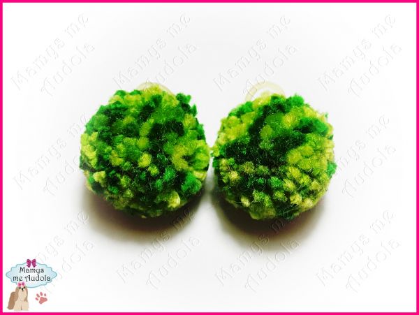 Pom Pons de Lã Verde Mesclado 2