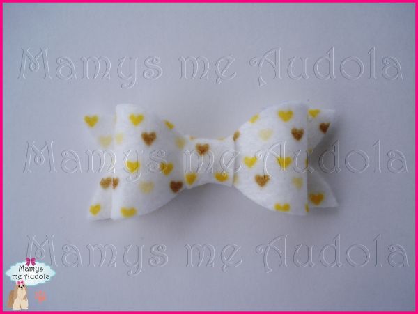 Lacinho Feltro Corações - Amarelo