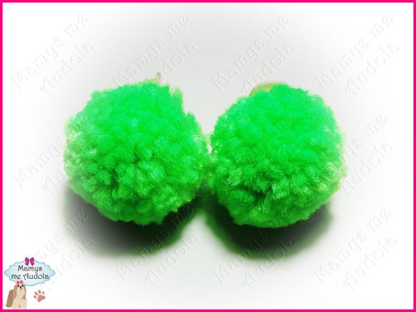 Pom Pons de Lã Verde Vibrante