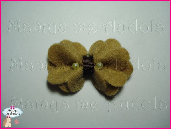 Laço Flor de Feltro Bege